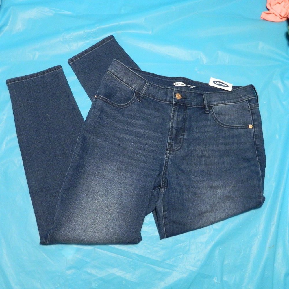 Old Navy Mid-Rise Super Skinny Jeans